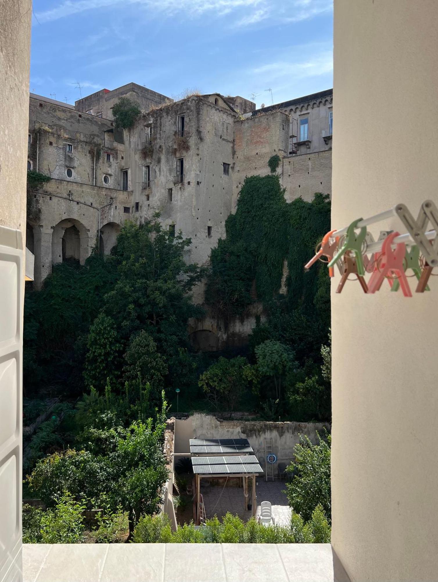 Appartamento Centro Madame Con Terrazzo E Vista Giardino Napoli